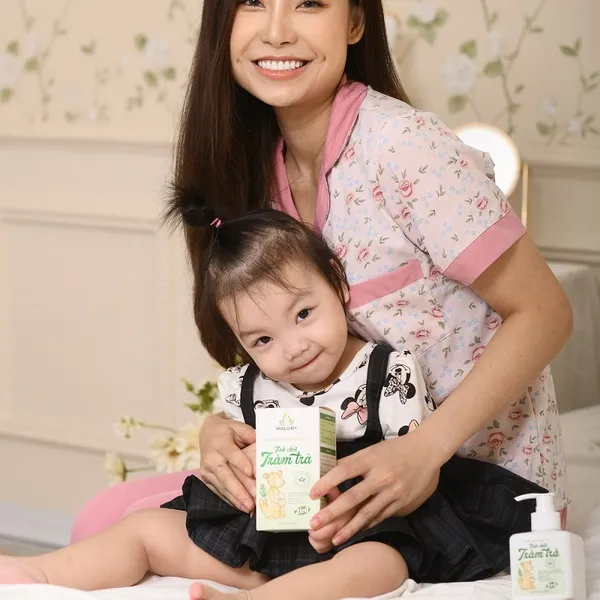 Sữa tắm gội Thảo dược cho bé tinh chất tràm trà Maloby