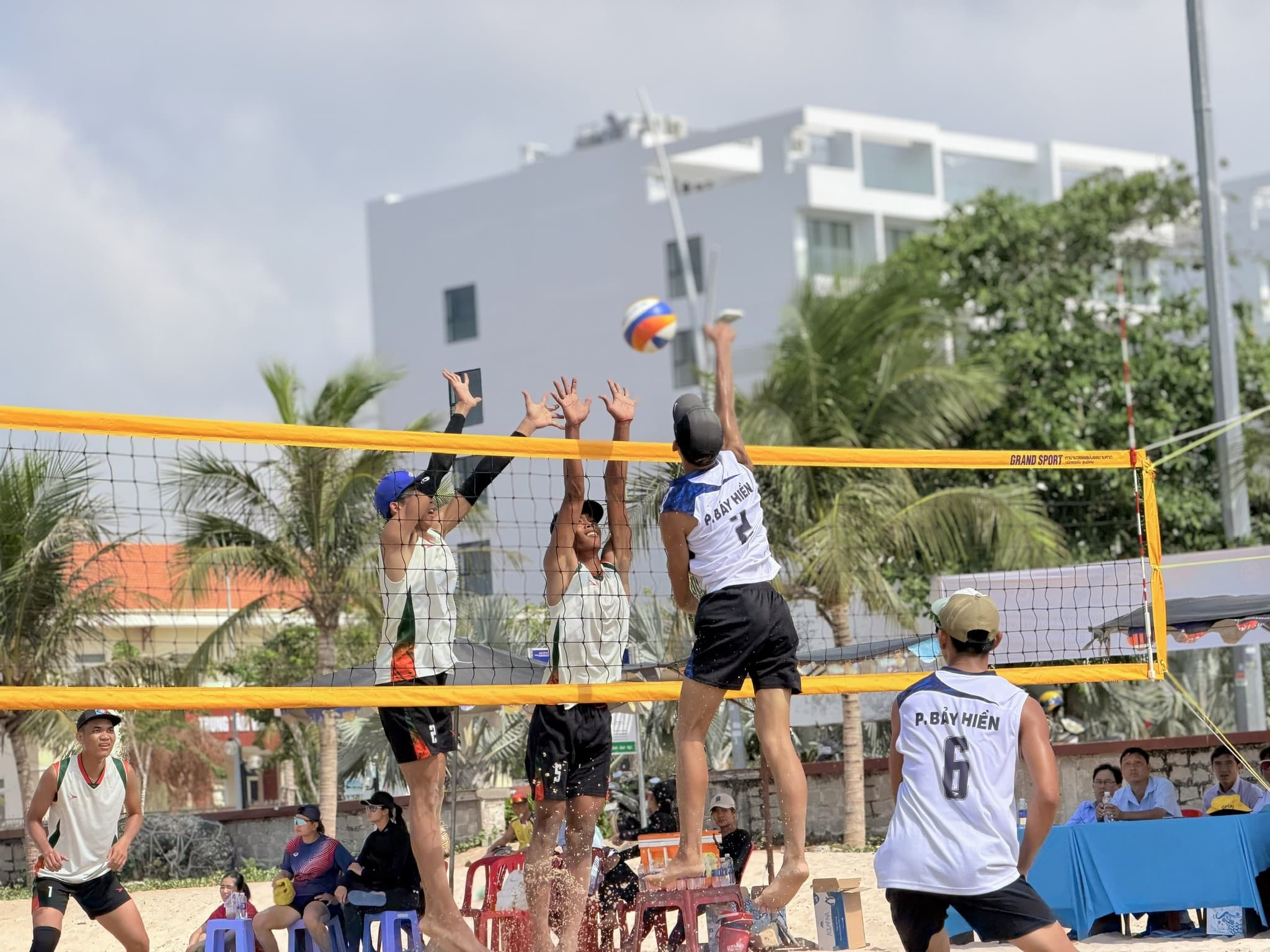 Các vận động viên đã thi đấu hết hết sức của mình Các vận động viên đã thi đấu hết hết sức của mình