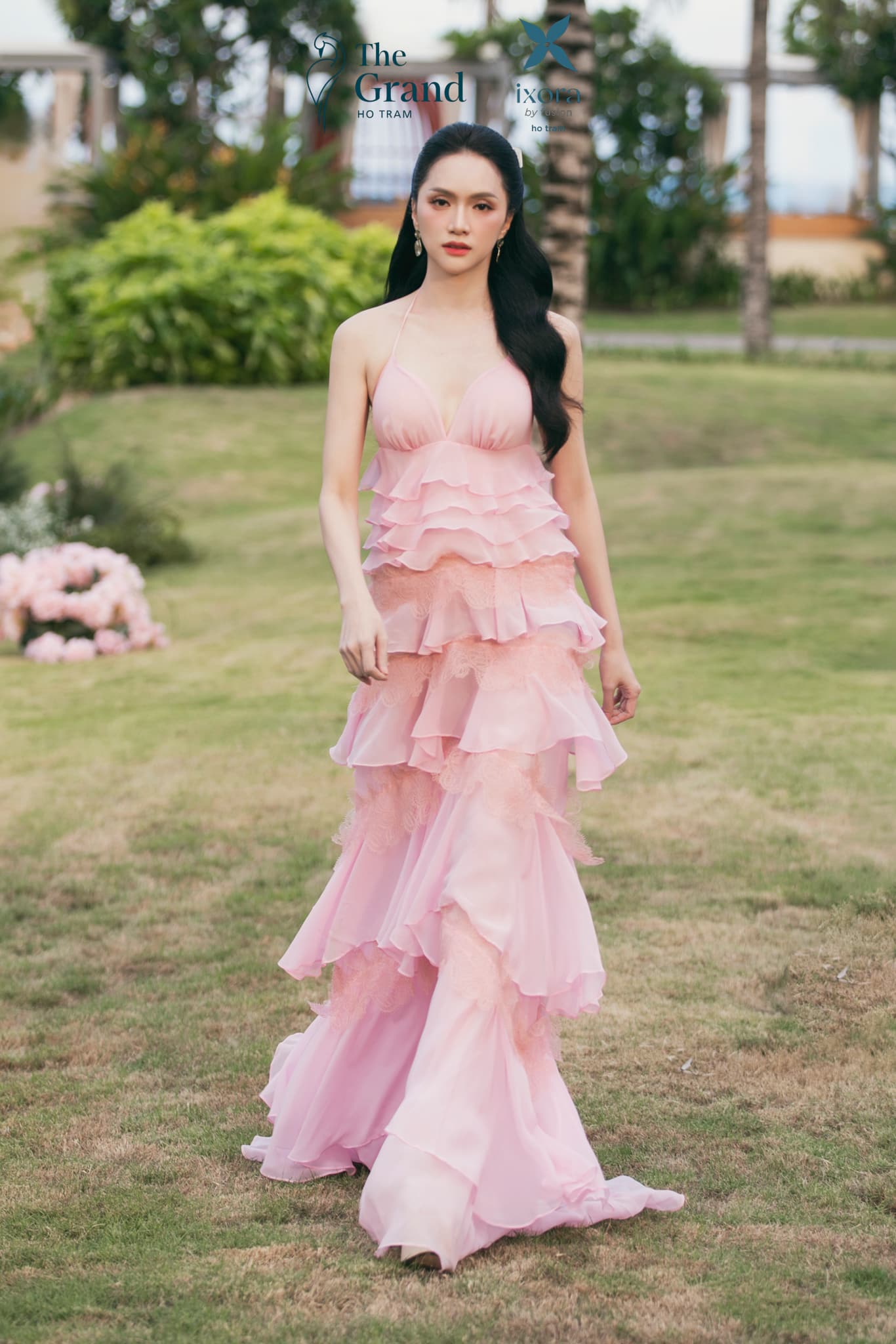 Hương Giang Idol cũng có mặt tại bộ sưu tập thời trang “Ngân nga” của NTK Adrian Anh Tuấn tại Hồ Tràm Hương Giang Idol cũng có mặt tại bộ sưu tập thời trang “Ngân nga” của NTK Adrian Anh Tuấn tại Hồ Tràm