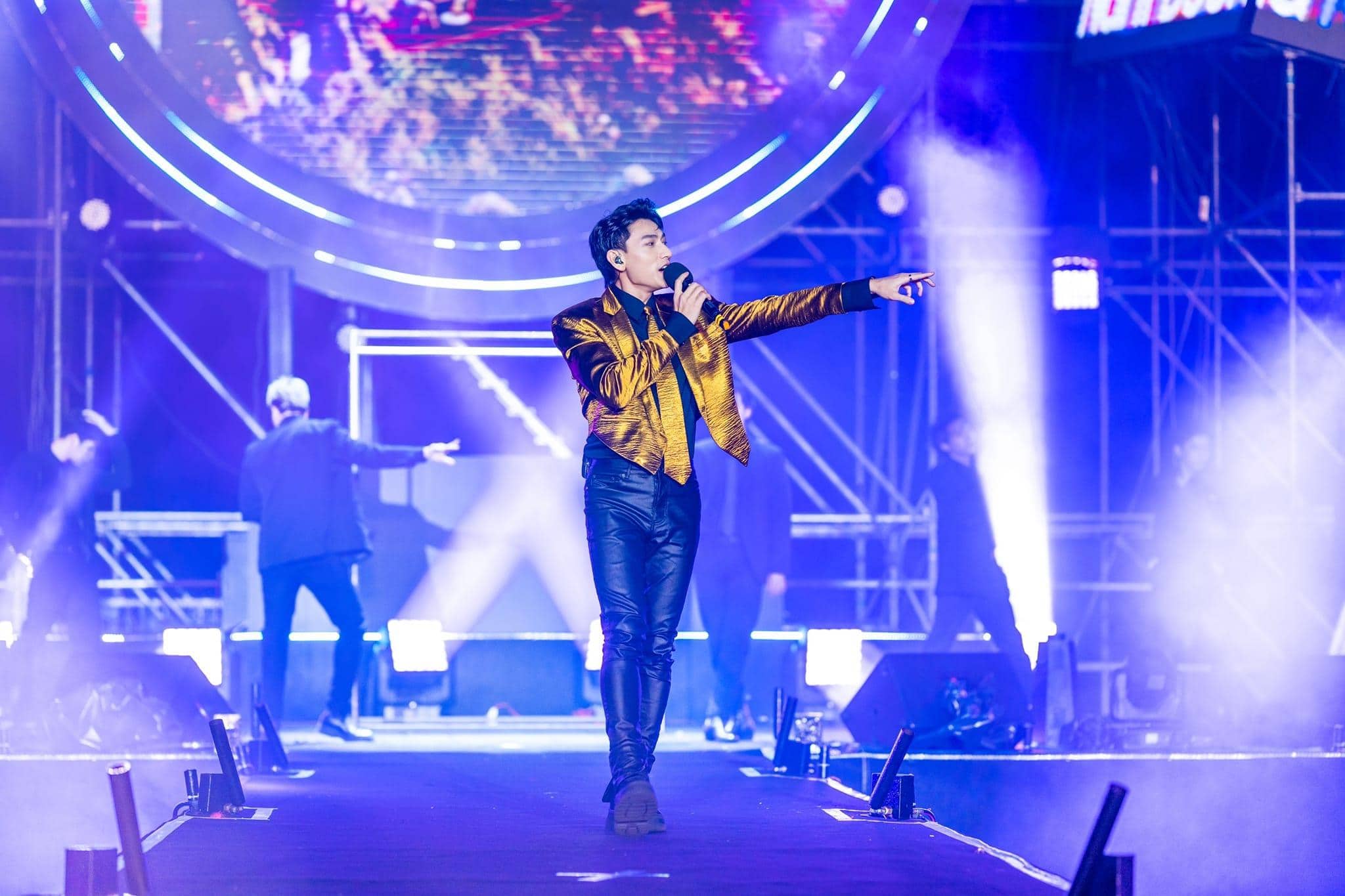 Sân khấu Charm Fantasea 2024 Hồ Tràm năm nay hứa hẹn còn hoành tráng hơn năm ngoái Sân khấu Charm Fantasea 2024 Hồ Tràm năm nay hứa hẹn còn hoành tráng hơn năm ngoái