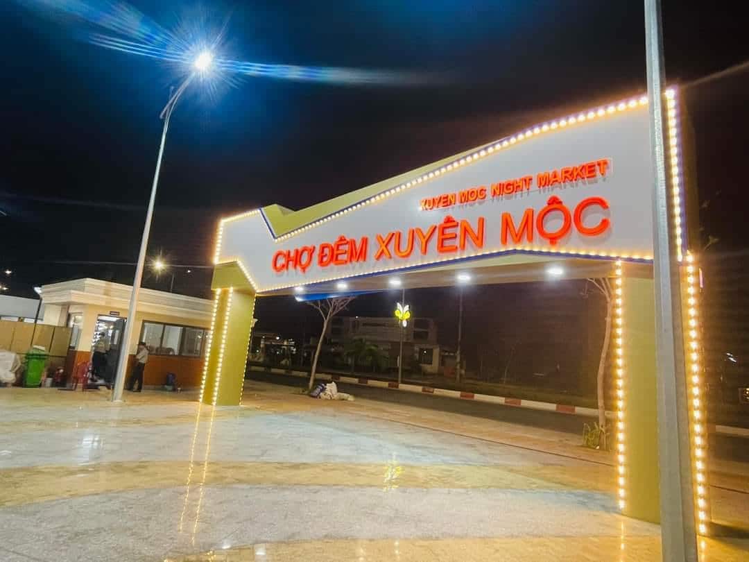 Cổng vào chợ đêm Xuyên Mộc Cổng vào chợ đêm Xuyên Mộc