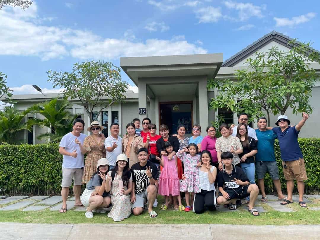 Khách chụp hình lưu niệm tại Villa Coastar Hồ Tràm Khách chụp hình lưu niệm tại Villa Coastar Hồ Tràm