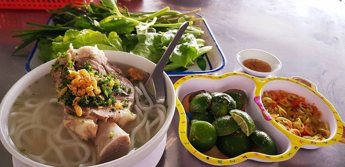 Bánh canh Long Hương tại cổng vô Bà Rịa Vũng Tàu Bánh canh Long Hương tại cổng vô Bà Rịa Vũng Tàu