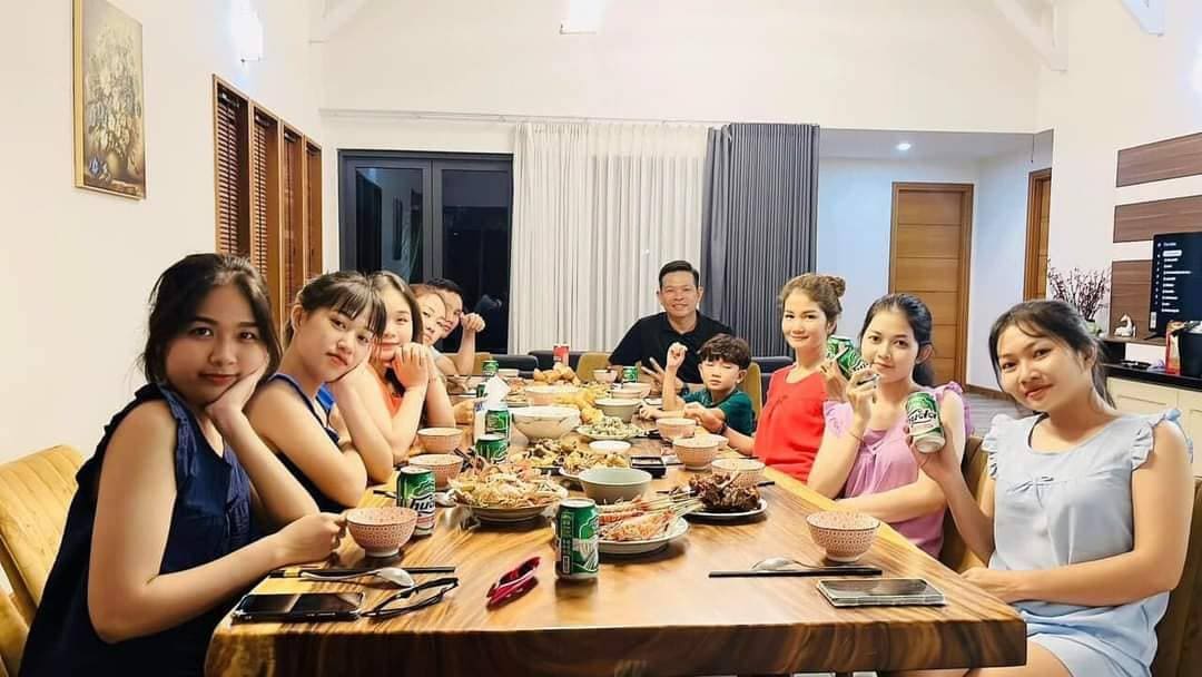 Du lịch nghỉ dưỡng tại Hồ Tràm đôi khi đơn giản là ăn tối cùng nhau trong một căn villa Du lịch nghỉ dưỡng tại Hồ Tràm đôi khi đơn giản là ăn tối cùng nhau trong một căn villa