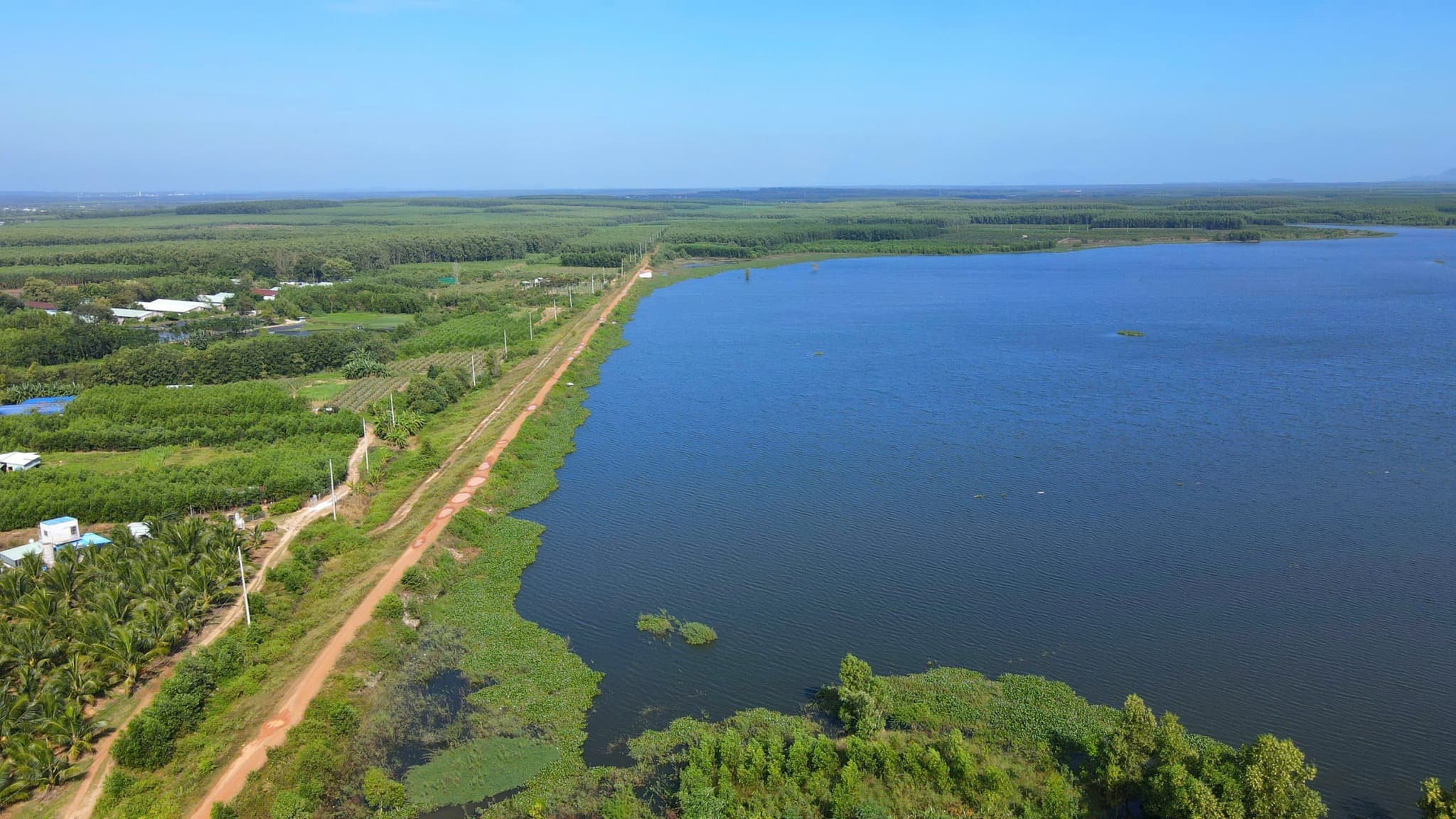 Hồ Sông Hỏa giữ vai trò thủy lợi chính cho bà con xung quanh vùng Hồ Sông Hỏa giữ vai trò thủy lợi chính cho bà con xung quanh vùng