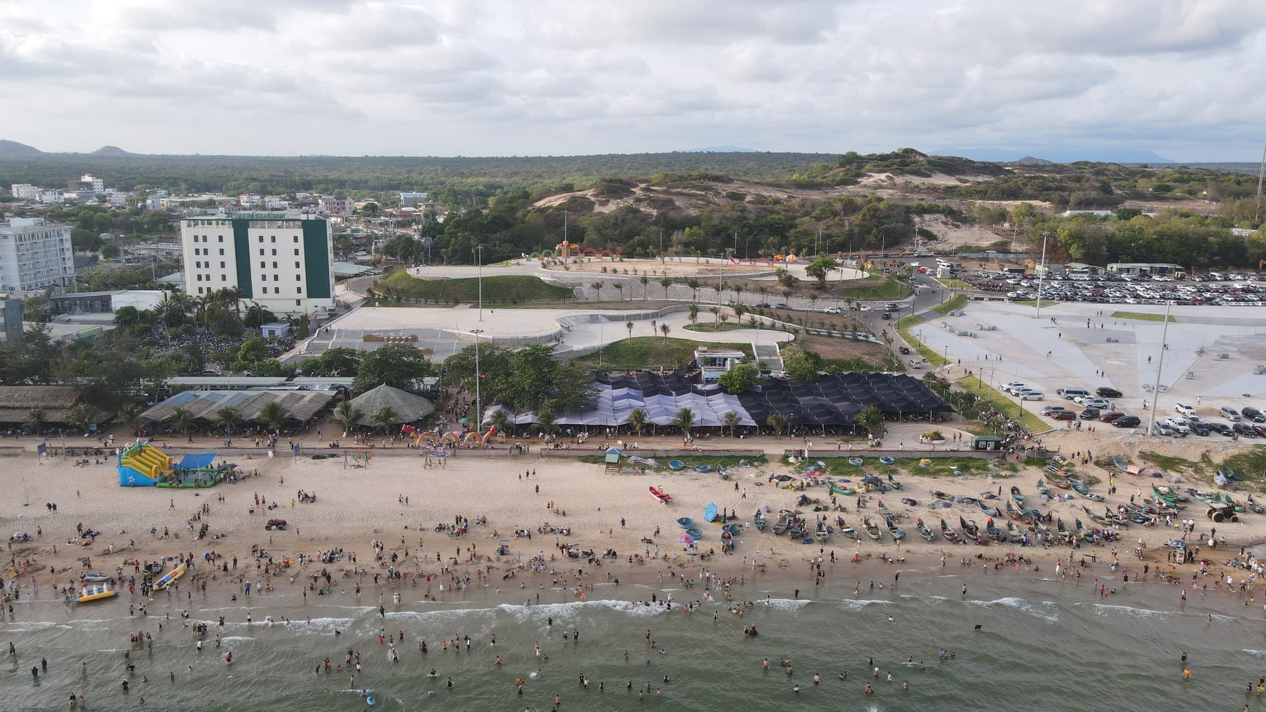 Thiên nhiên ưu ái Hồ Tràm với rừng vàng biển bạc Thiên nhiên ưu ái Hồ Tràm với rừng vàng biển bạc