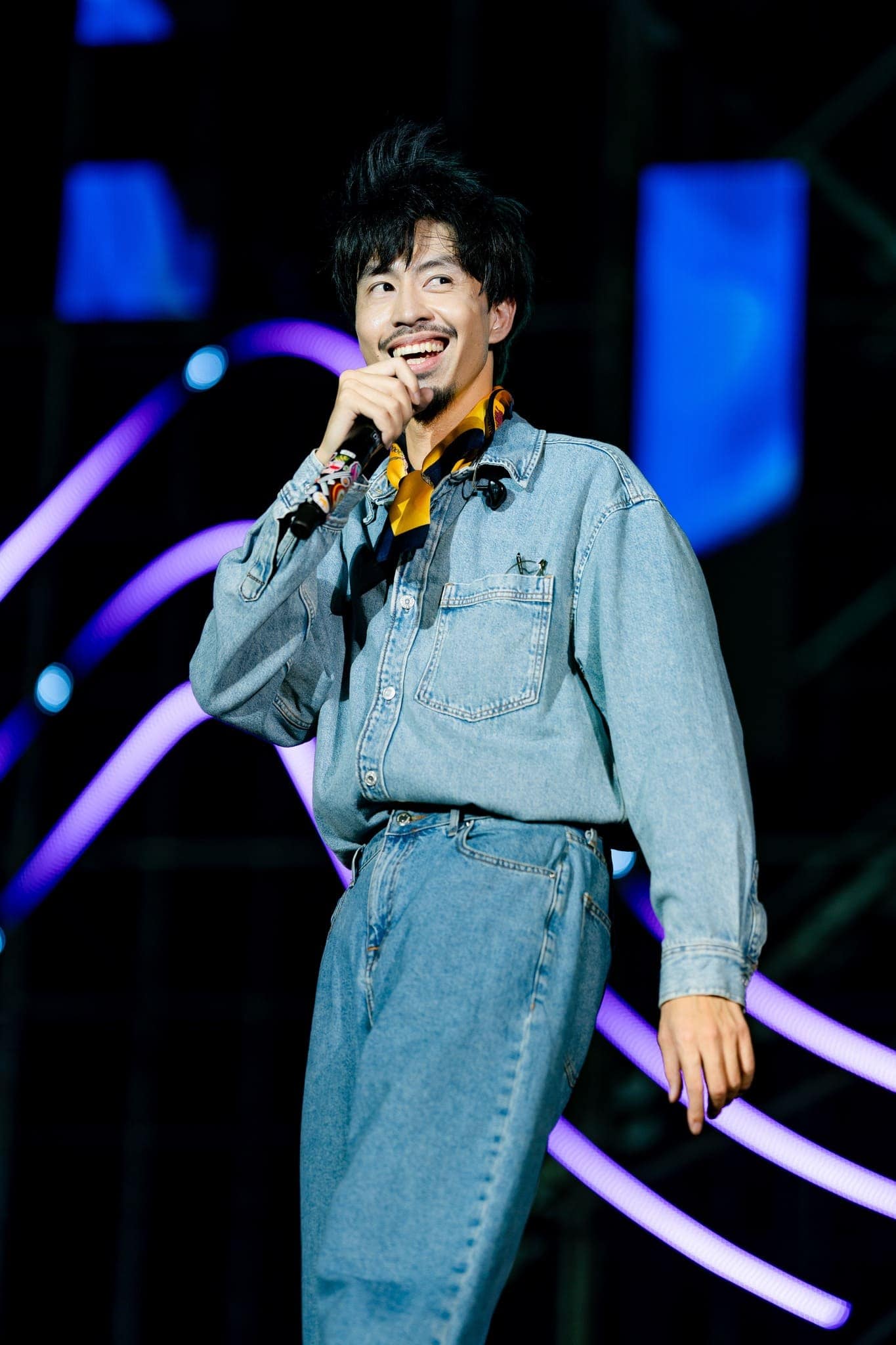 Anh chàng Đen mộc mạc giãn dị tại Charm Fantasea 2024 Anh chàng Đen mộc mạc giãn dị tại Charm Fantasea 2024