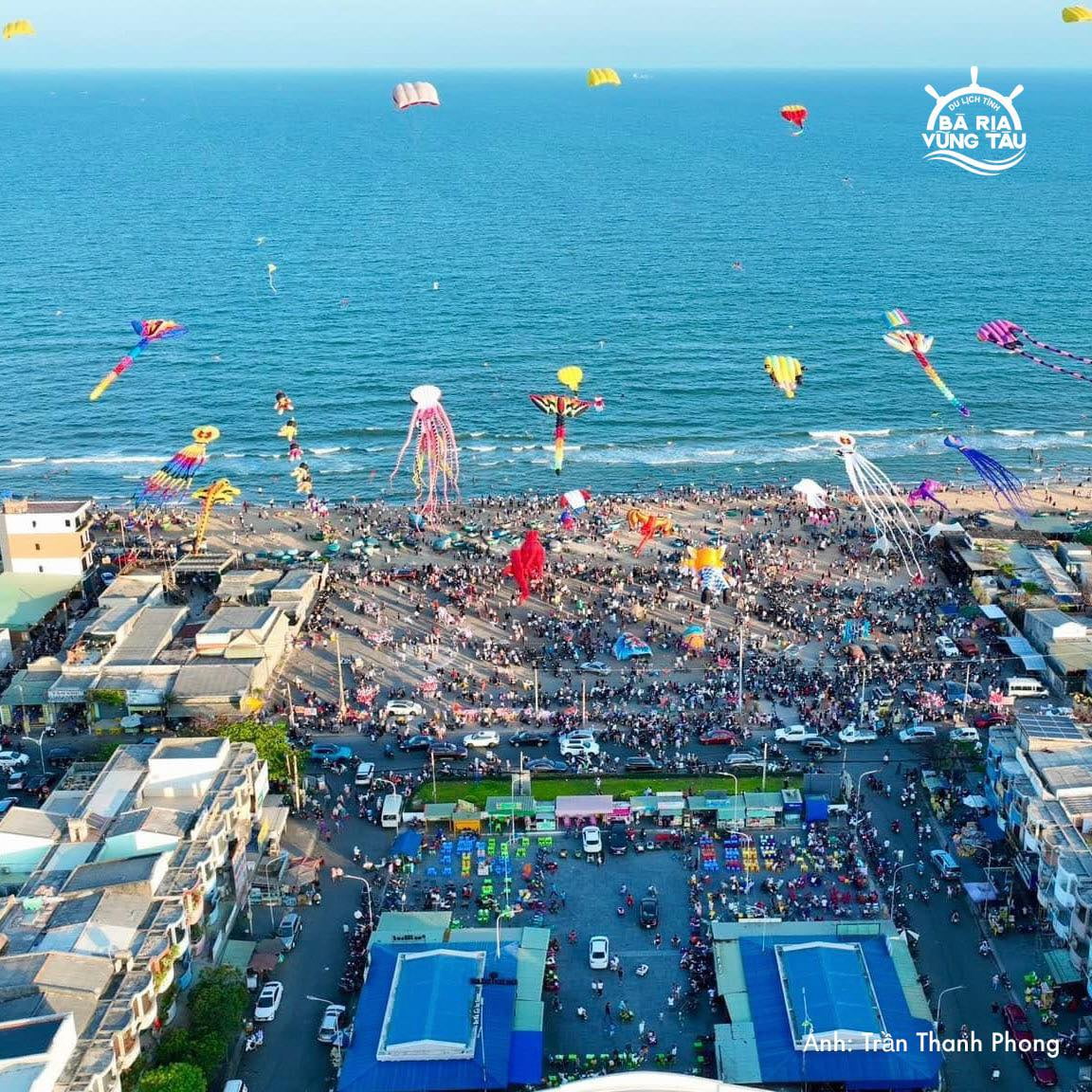 Lễ hội diều khổng lồ Phước Hải nhìn từ trên cao rất đẹp và hoành tráng Lễ hội diều khổng lồ Phước Hải nhìn từ trên cao rất đẹp và hoành tráng