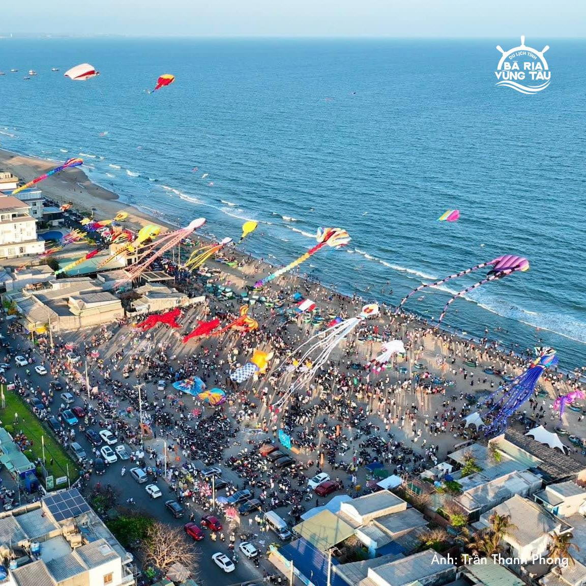 Lễ hội diều khổng lồ Phước Hải thu hút rất nhiều bà con địa phương và du khách đến xem Lễ hội diều khổng lồ Phước Hải thu hút rất nhiều bà con địa phương và du khách đến xem