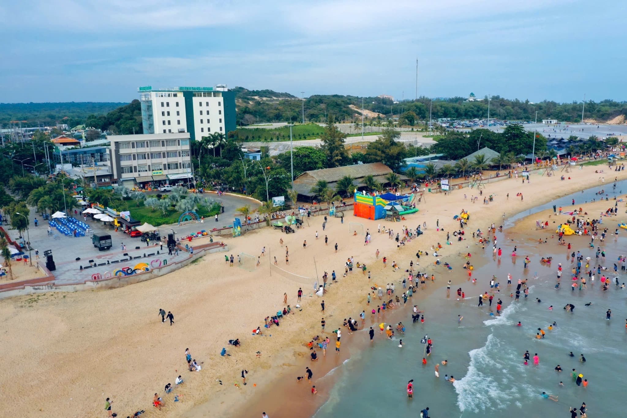 Quảng trường Hồ Tràm sẽ là nơi diễn ra lễ hội khinh khí cầu tại Hồ Tràm Quảng trường Hồ Tràm sẽ là nơi diễn ra lễ hội khinh khí cầu tại Hồ Tràm