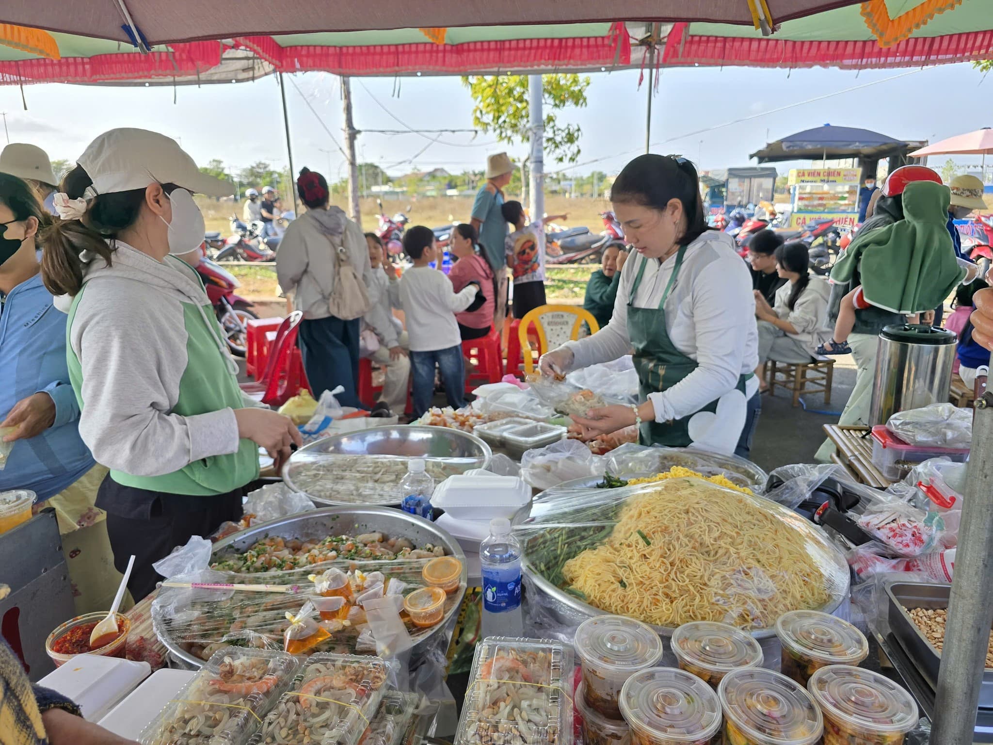 Rất nhiều món ngon địa phương tại Lễ hội Văn hóa Ẩm thực và Trò chơi dân gian Rất nhiều món ngon địa phương tại Lễ hội Văn hóa Ẩm thực và Trò chơi dân gian