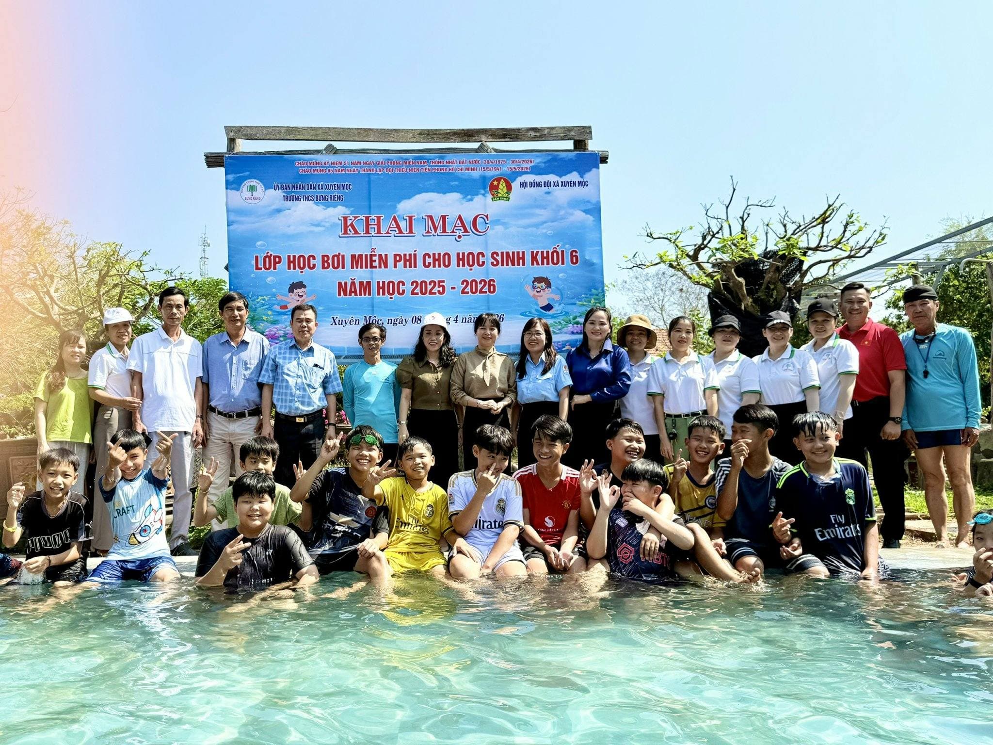 Rất nhiều em tham gia lớp dạy bơi miễn phí tại Xuyên Mộc Rất nhiều em tham gia lớp dạy bơi miễn phí tại Xuyên Mộc