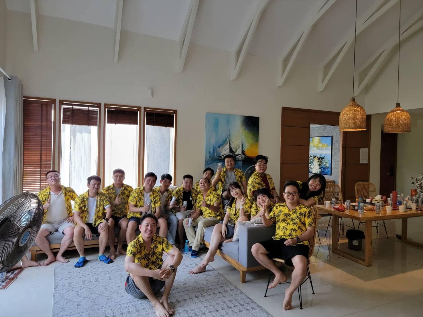 Phòng khách của villa rất rộng rãi phù hợp làm tiệc và vui chơi Phòng khách của villa rất rộng rãi phù hợp làm tiệc và vui chơi