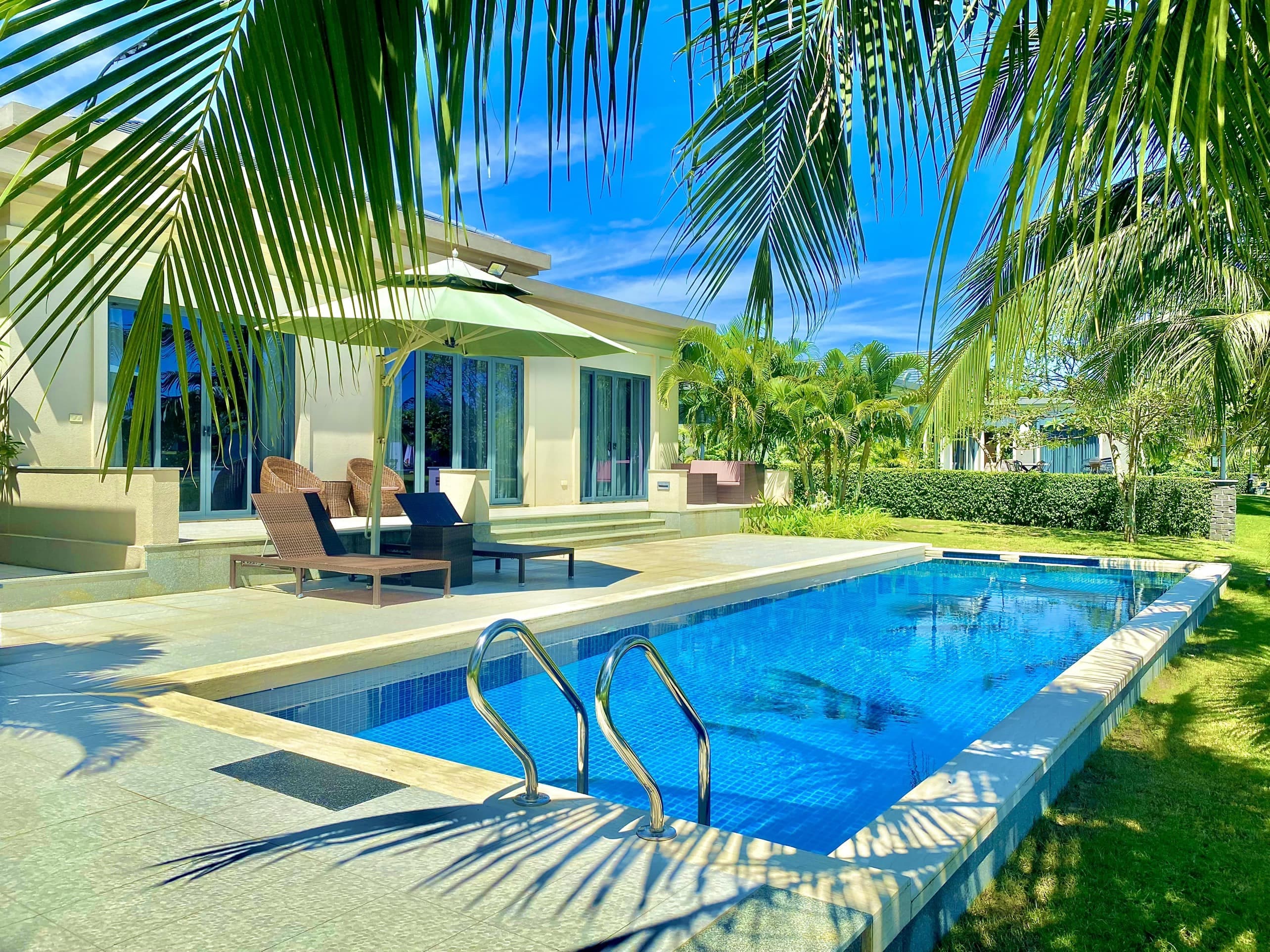 Một căn villa view hồ sen trong khu resort Coastar Hồ Tràm Một căn villa view hồ sen trong khu resort Coastar Hồ Tràm