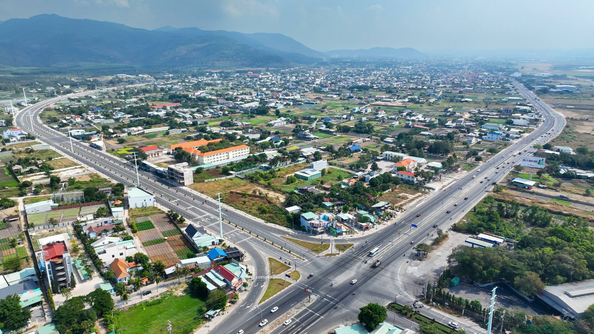 Toàn cảnh thành phố Phú Mỹ từ trên cao Toàn cảnh thành phố Phú Mỹ từ trên cao