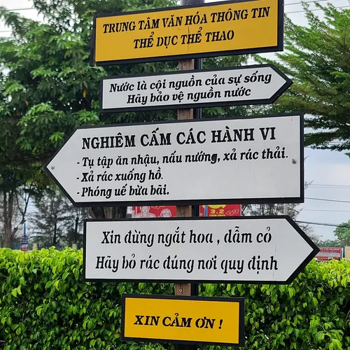 Vứt rác bừa bãi quảng trường Xuyên Mộc