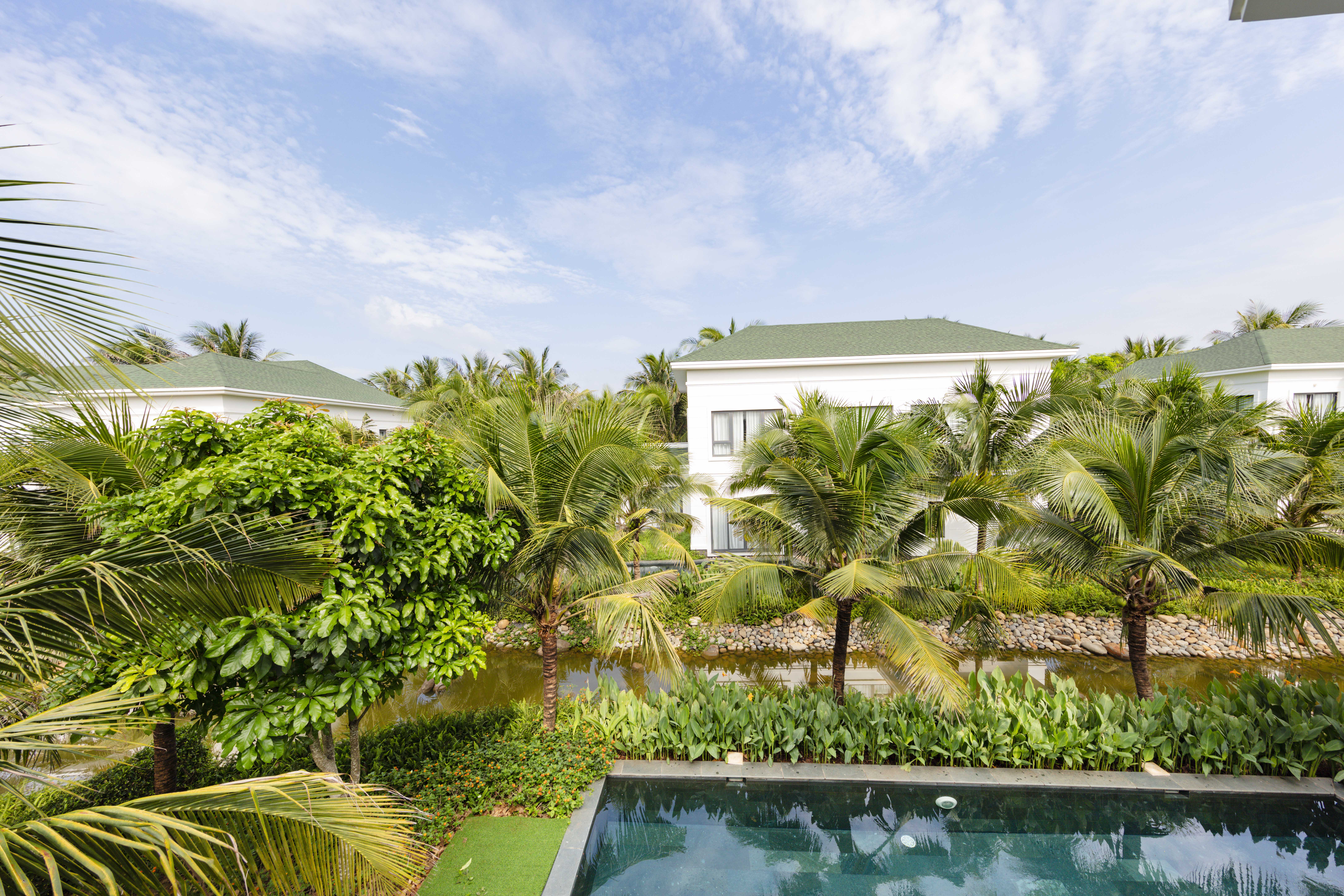 villa sát biển hồ tràm