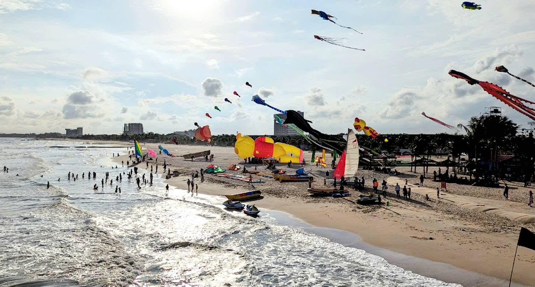 Xuyên Mộc tổ chức biểu diễn khinh khí cầu và nhiều hoạt động thể thao biển thú vị khác Xuyên Mộc tổ chức biểu diễn khinh khí cầu và nhiều hoạt động thể thao biển thú vị khác