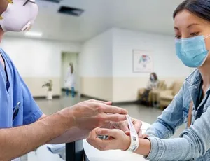 Mục đích chính của việc sử dụng công nghệ RFID trong ngành chăm sóc sức khỏe