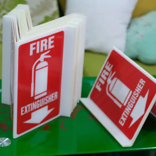 Bảng vị trí bình chữa cháy gắn tường Mica tam giác FIRE EXTINGUISHER