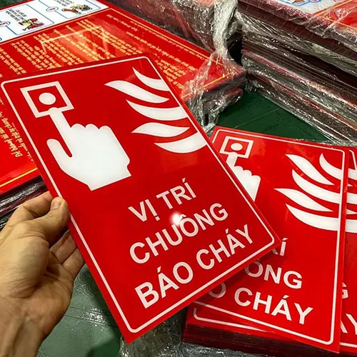 Biển báo vị trí nút nhấn khẩn PCCC bằng Mica 30x40cm