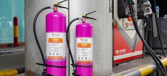 Khu Vực Sạc Xe Điện Nên Chọn Bình Chữa Cháy Pin Vinafoam Thế Nào
