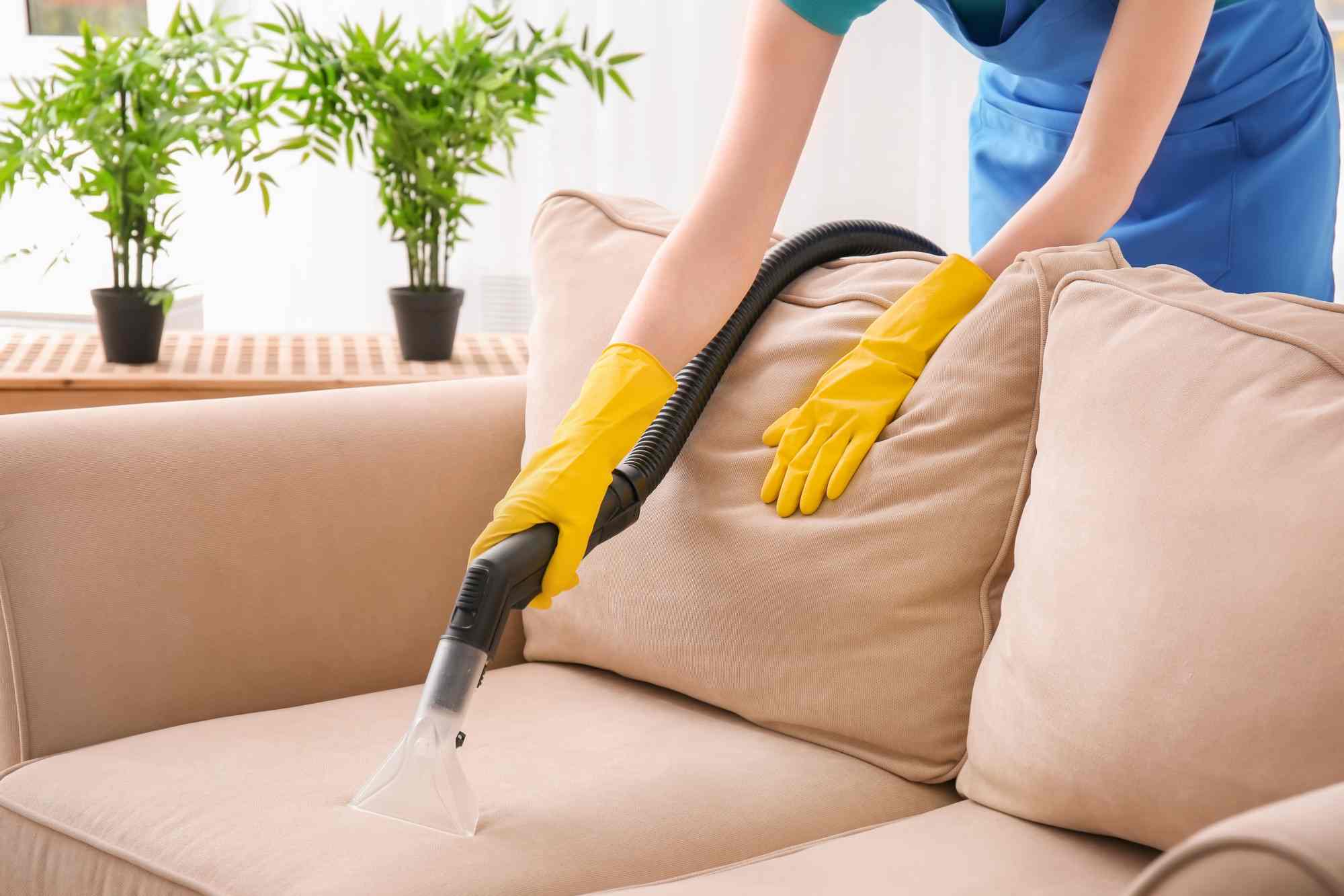 Để duy trì vẻ đẹp và sức sống của sofa, bạn nên làm sạch bề mặt định kỳ. Để duy trì vẻ đẹp và sức sống của sofa, bạn nên làm sạch bề mặt định kỳ.