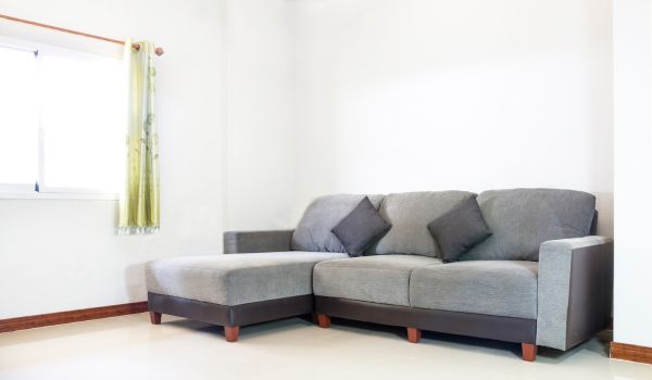 Vải là một lựa chọn phổ biến cho sofa góc L nhờ vào sự đa dạng về màu sắc và kiểu dáng Vải là một lựa chọn phổ biến cho sofa góc L nhờ vào sự đa dạng về màu sắc và kiểu dáng