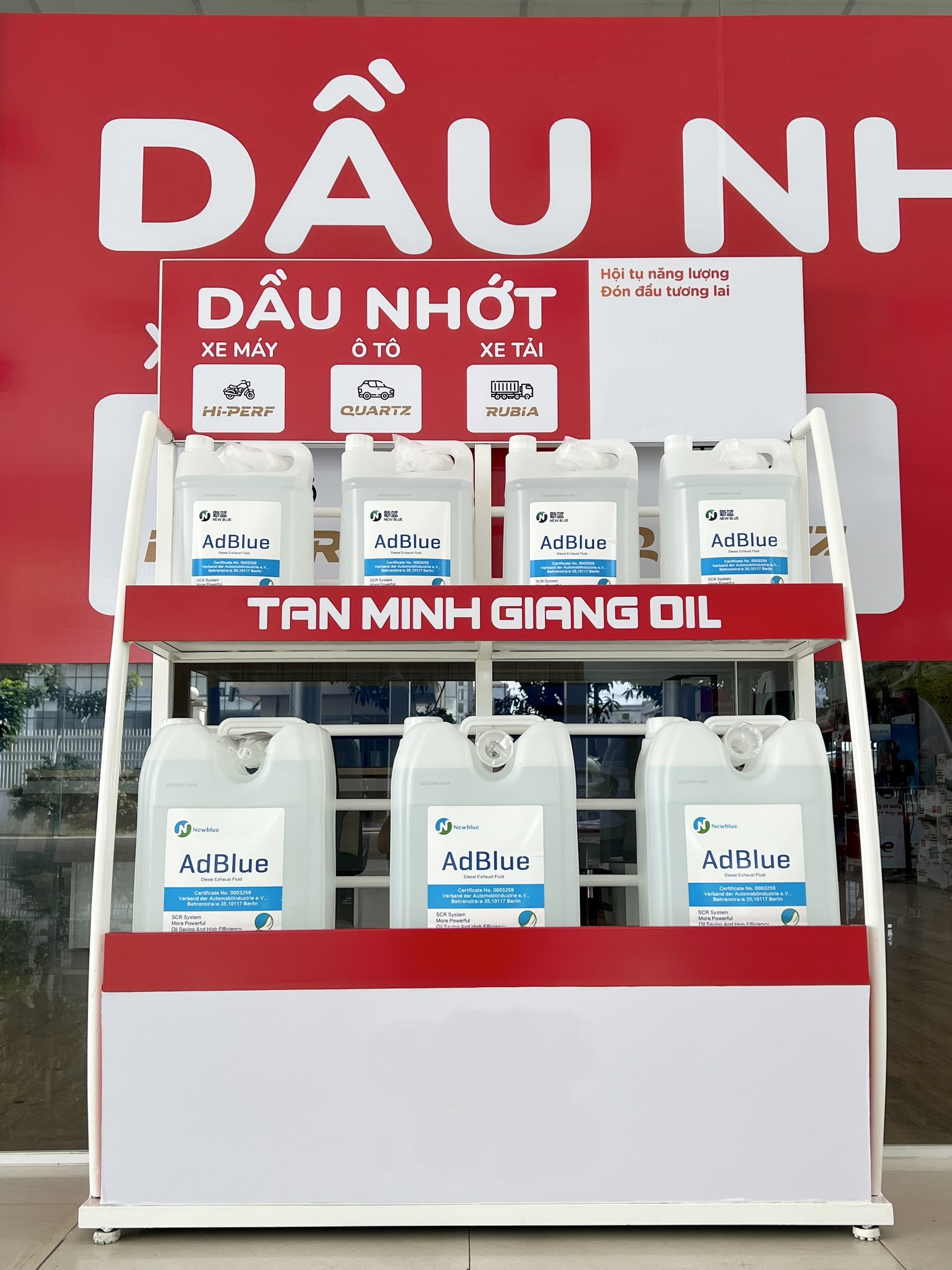 Đến Tân Minh Giang Oil để được tư vấn và sử dụng nước Ure/ Dung dịch Ablue chuẩn EURO 5 và 6! Đến Tân Minh Giang Oil để được tư vấn và sử dụng nước Ure/ Dung dịch Ablue chuẩn EURO 5 và 6!