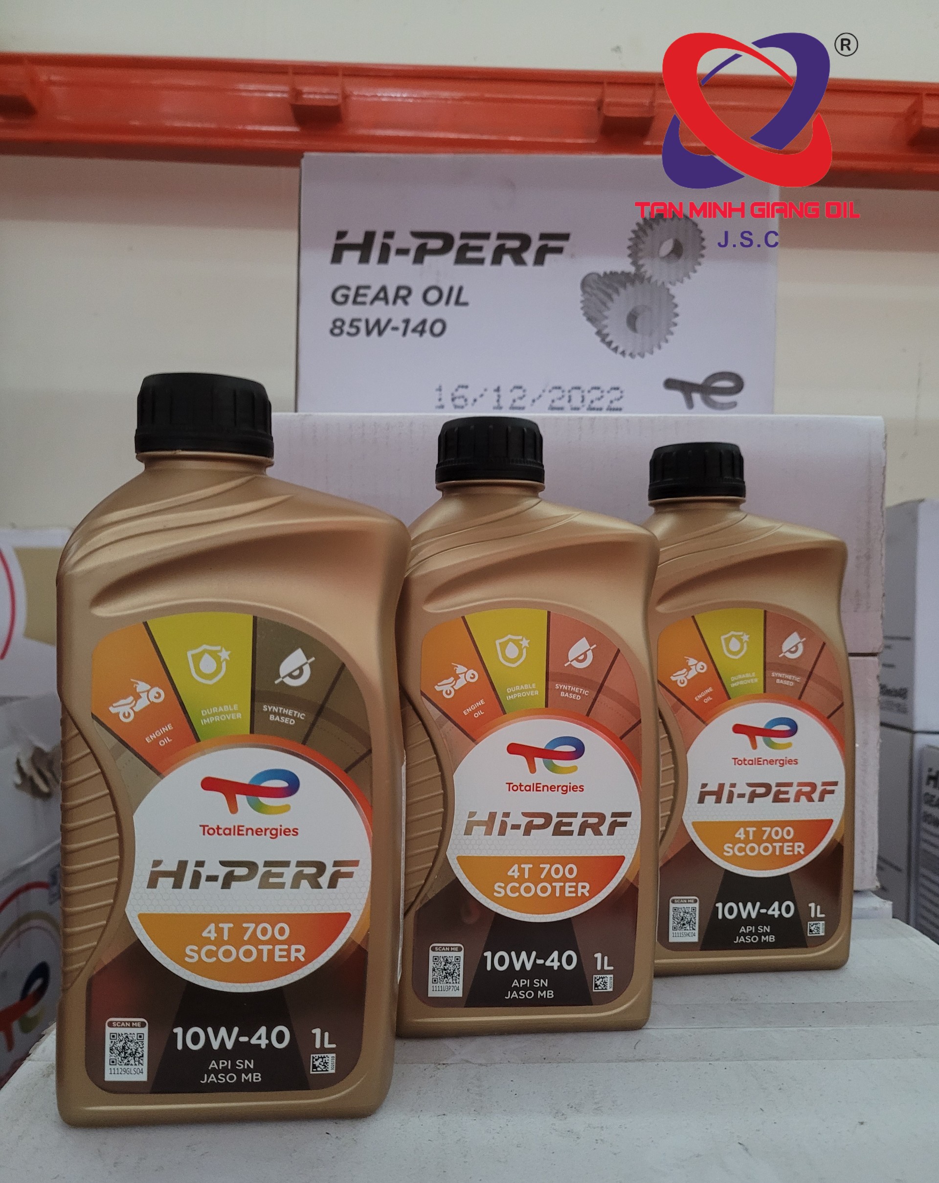 Nhớt xe tay ga cao cấp TOTAL HI PERF 4T 700SC 10W40 Nhớt xe tay ga cao cấp TOTAL HI PERF 4T 700SC 10W40