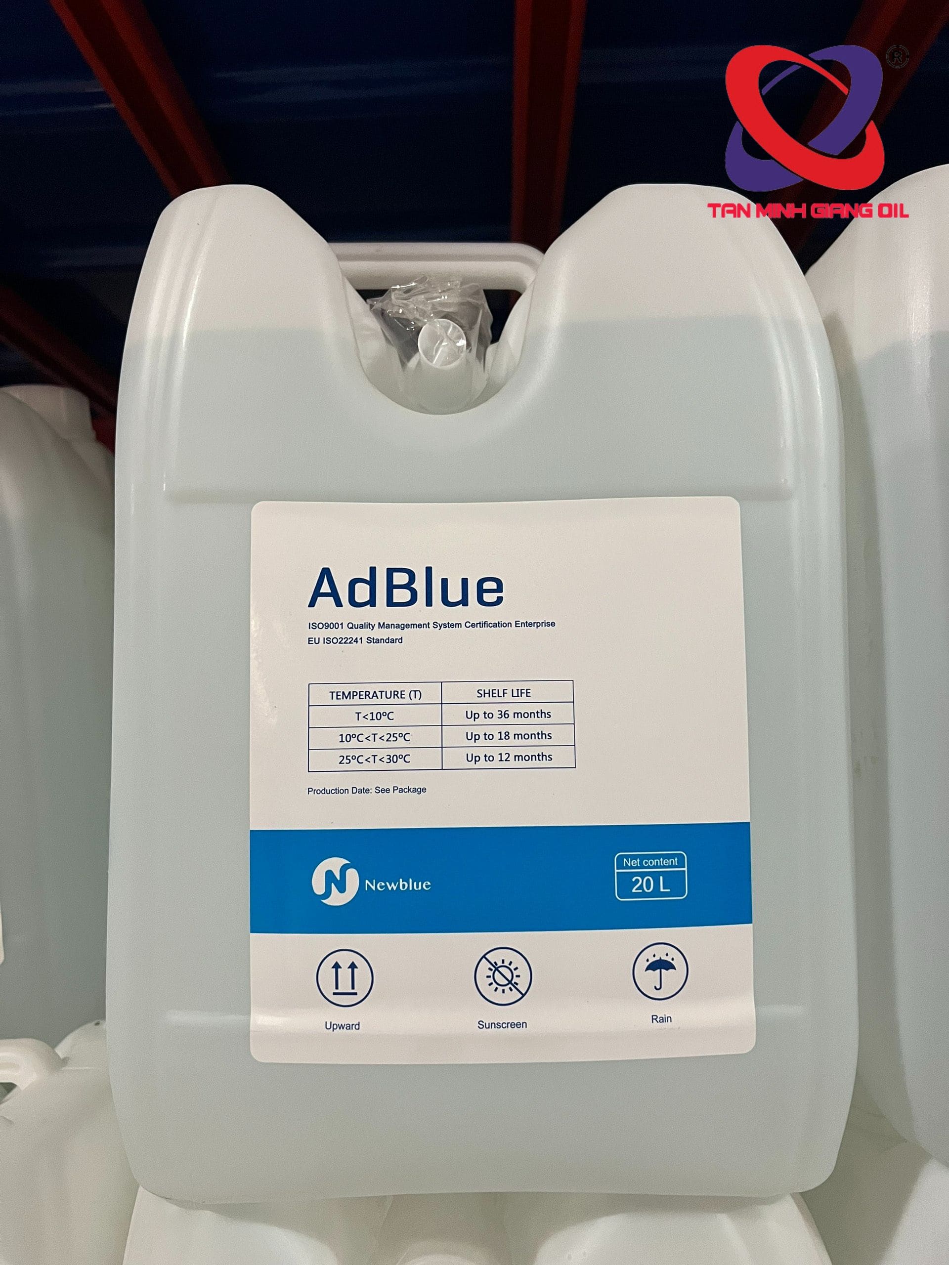 Dung dịch xử lý khí thải AdBlue can 20L Dung dịch xử lý khí thải AdBlue can 20L