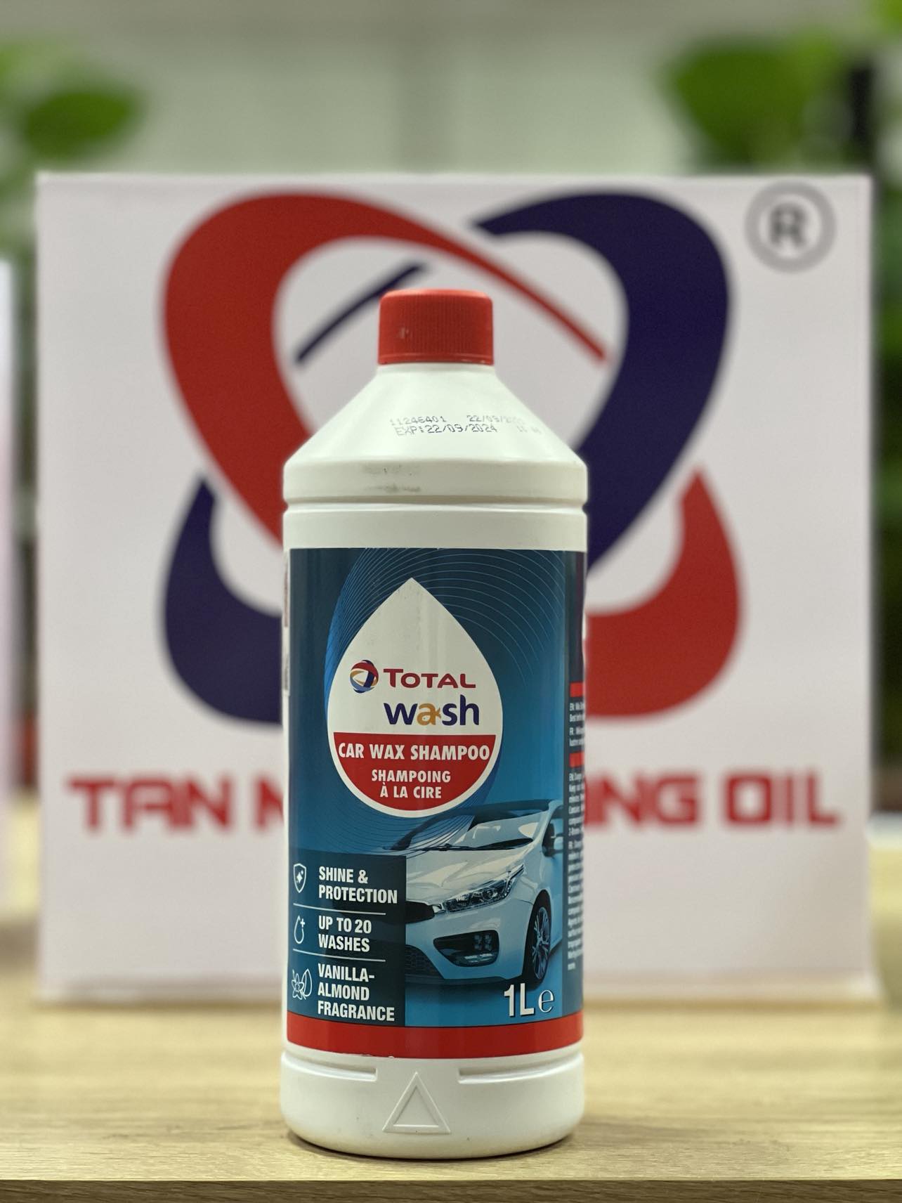 Xà phòng rửa xe chứa sáp phủ bóng  TOTAL WASH CAR WAX SHAMPOO  Xà phòng rửa xe chứa sáp phủ bóng  TOTAL WASH CAR WAX SHAMPOO