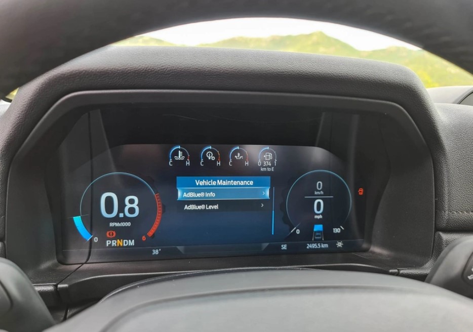 Nếu thiếu dung dịch AdBlue, hệ thống sẽ cảnh báo cho người dùng biết. Ảnh: Zing Nếu thiếu dung dịch AdBlue, hệ thống sẽ cảnh báo cho người dùng biết. Ảnh: Zing