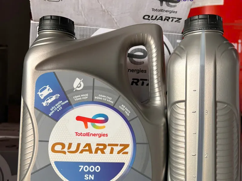 Dầu động cơ xe ô tô TOTAL QUARTZ 7000 SN 10W40