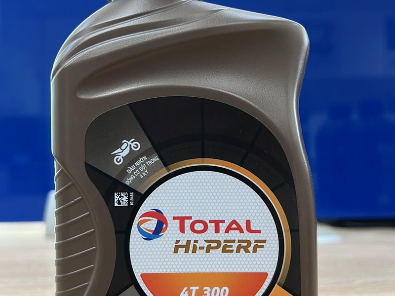 Dầu xe máy TOTAL HI PERF 4T 300 20W50 800mL