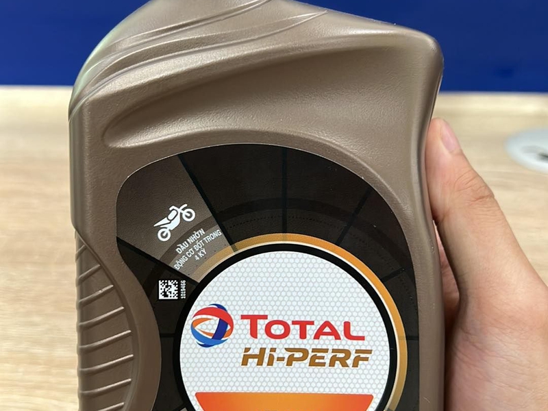 Dầu xe máy TOTAL HI PERF 4T 300 20W50 800mL