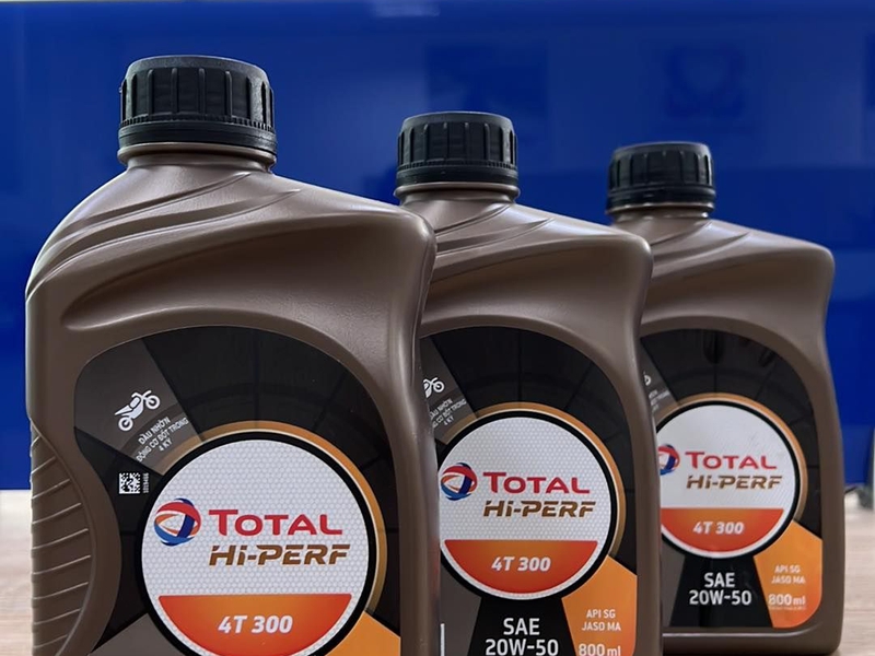 Dầu xe máy TOTAL HI PERF 4T 300 20W50 800mL
