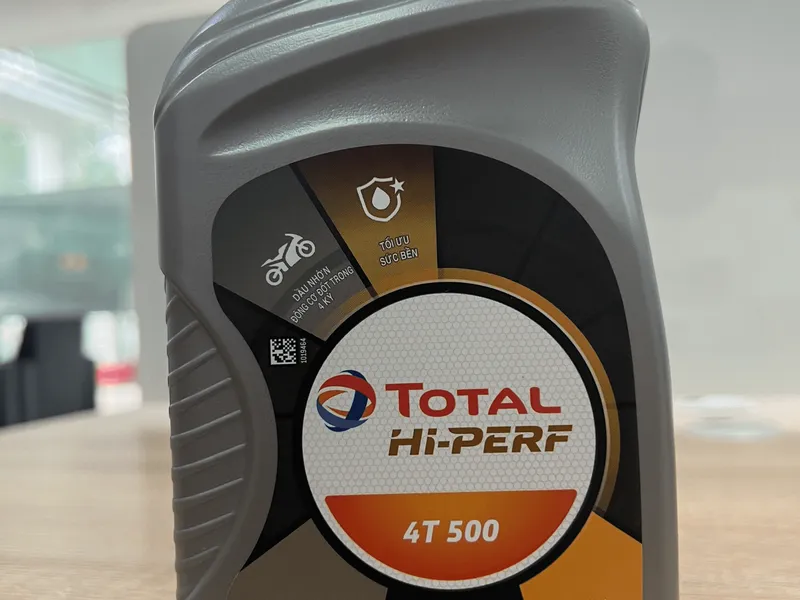 Dầu xe máy TOTAL HI PERF 4T 500 20W40 bình 800mL