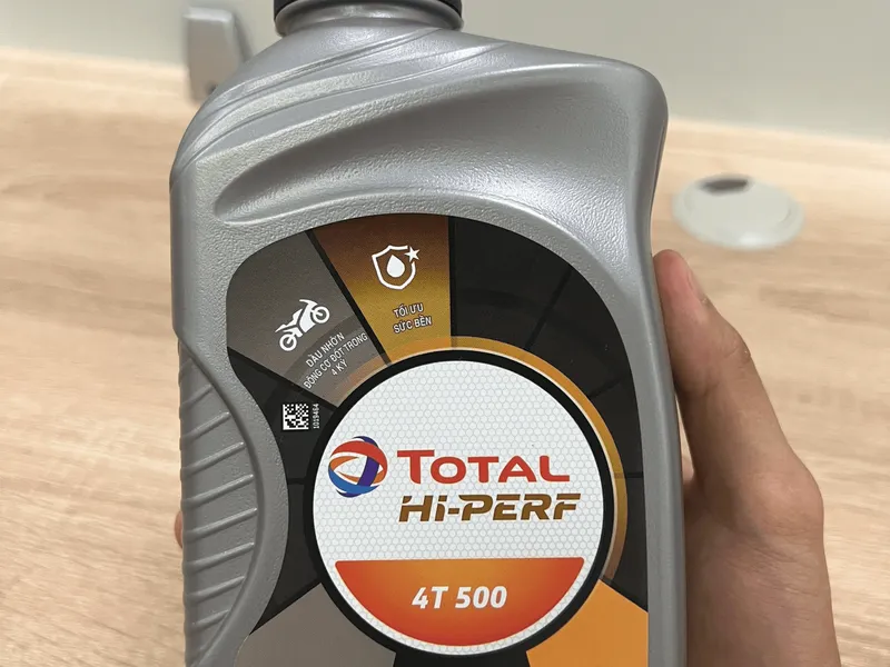 Dầu xe máy TOTAL HI PERF 4T 500 20W40 bình 800mL