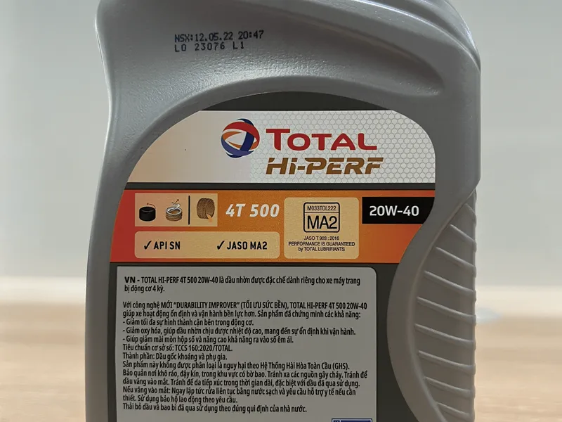 Dầu xe máy TOTAL HI PERF 4T 500 20W40 bình 800mL