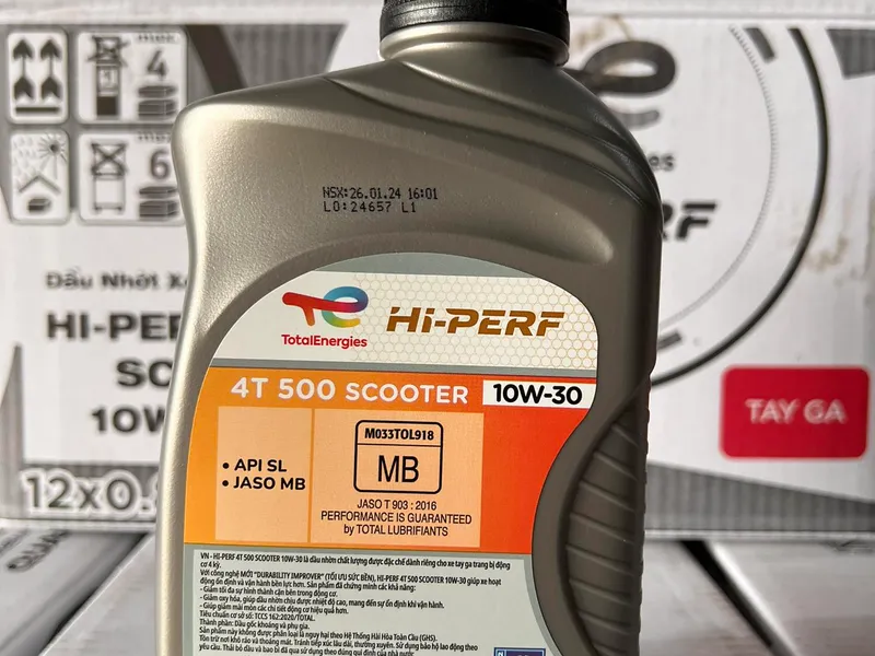 Nhớt xe tay ga TOTAL HI PERF 4T 500 SCOOTER 10W30 800mL