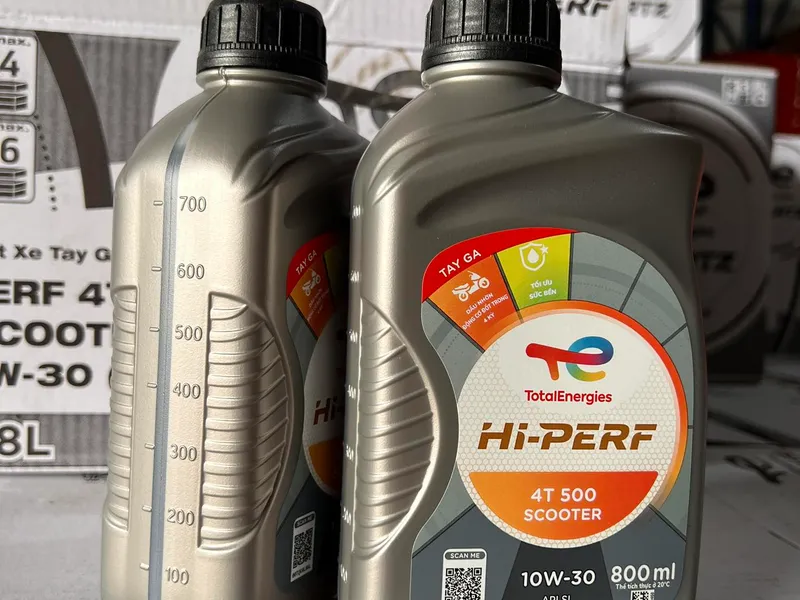 Nhớt xe tay ga TOTAL HI PERF 4T 500 SCOOTER 10W30 800mL