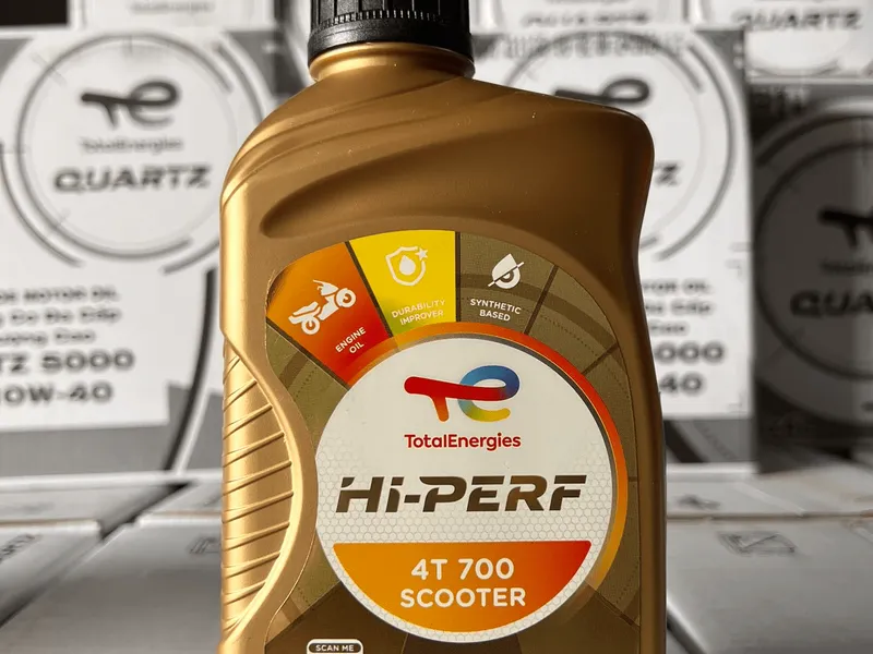 Nhớt xe tay ga TOTAL HI PERF 4T 700SC 10W40 800mL