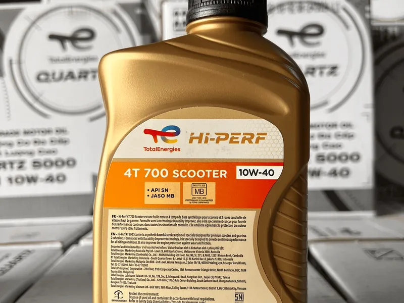 Nhớt xe tay ga TOTAL HI PERF 4T 700SC 10W40 800mL