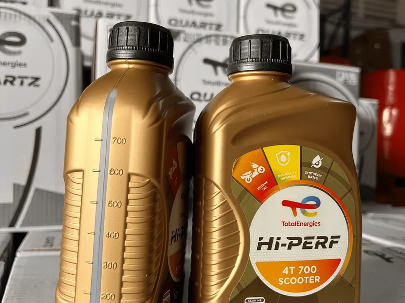 Nhớt xe tay ga TOTAL HI PERF 4T 700SC 10W40 800mL