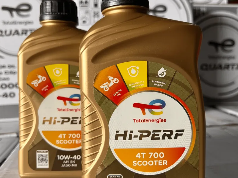 Nhớt xe tay ga TOTAL HI PERF 4T 700SC 10W40 800mL