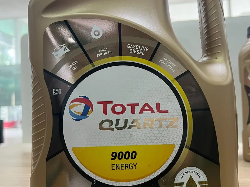 Dầu động cơ xe ô tô cao cấp TOTAL QUARTZ 9000 ENERGY 0W40