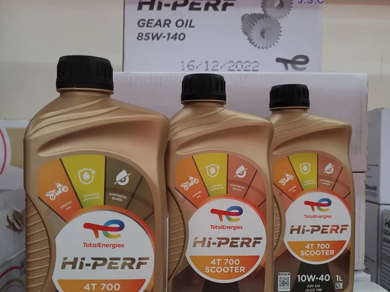 Nhớt xe tay ga TOTAL HI PERF 4T 700SC 10W40