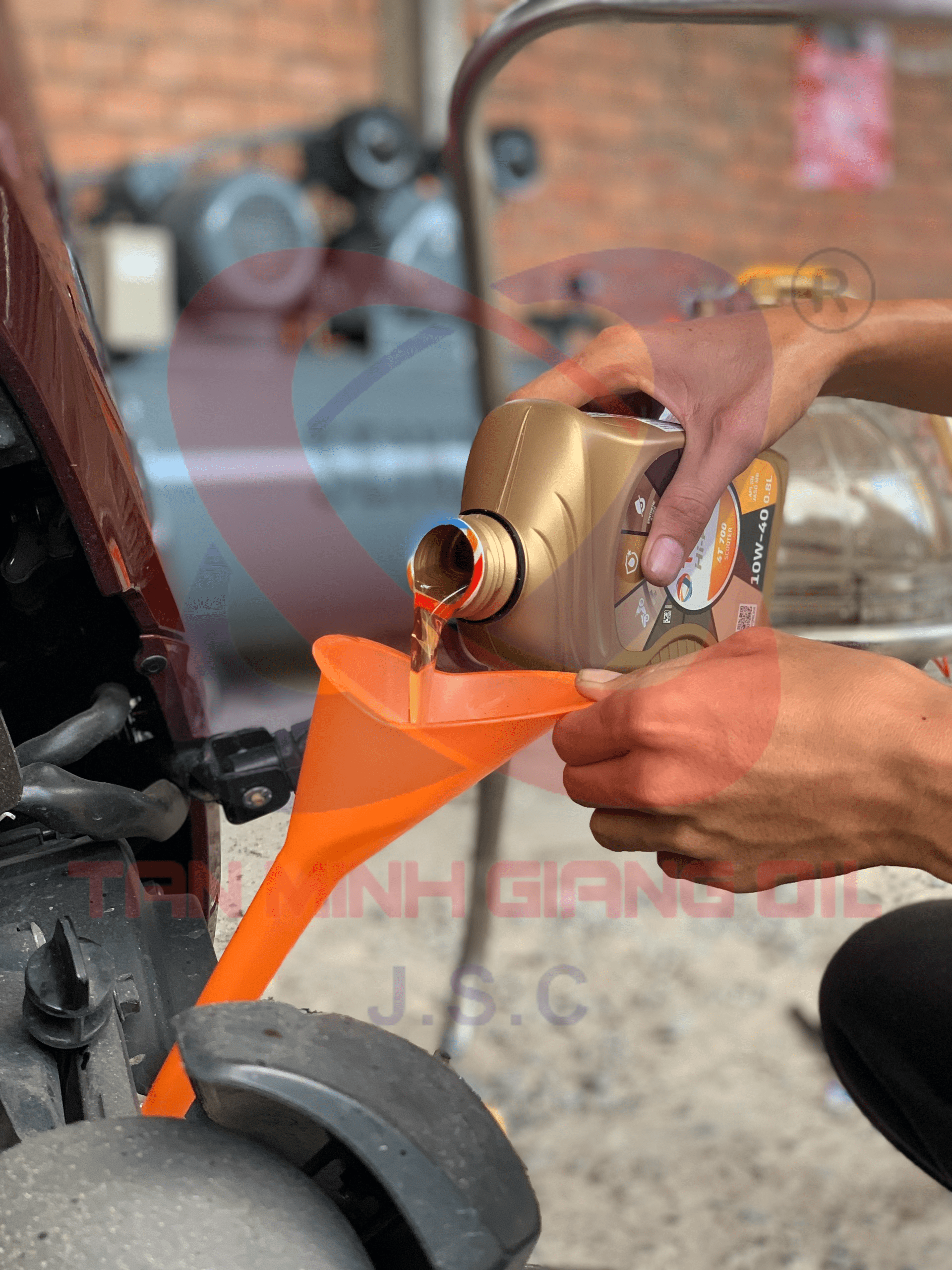 Thay nhớt xe máy cao cấp Total  Thay nhớt xe máy cao cấp Total