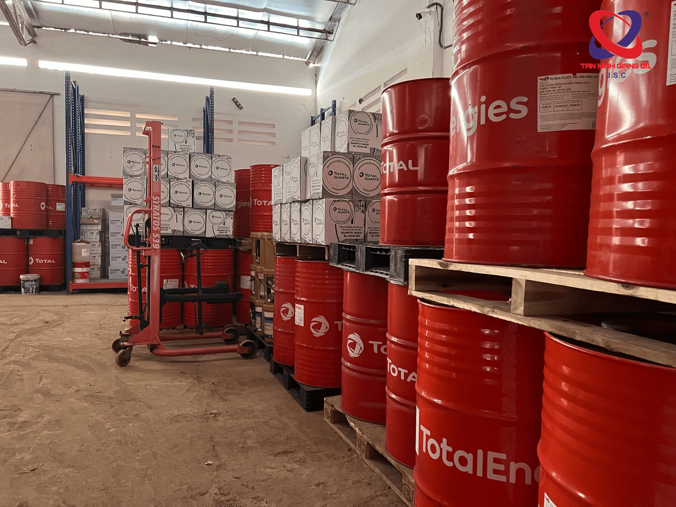 Bảo quản các sản phẩm dầu mỡ công nghiệp trong môi trường thoáng mát, cách xa nguồn nhiệt cao Bảo quản các sản phẩm dầu mỡ công nghiệp trong môi trường thoáng mát, cách xa nguồn nhiệt cao